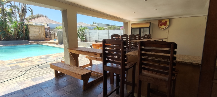 To Let 4 Bedroom Property for Rent in Newton Park Eastern Cape